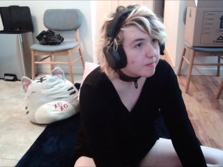 View Femboy streaming his anal session with strangers